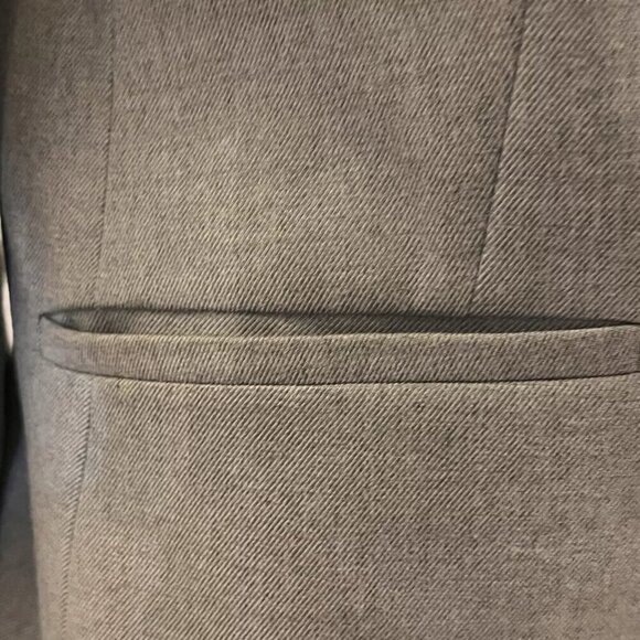 Ann Taylor. Size Large (runs small). Gray Professional Lined Blazer Jacket. GB - Picture 4 of 7